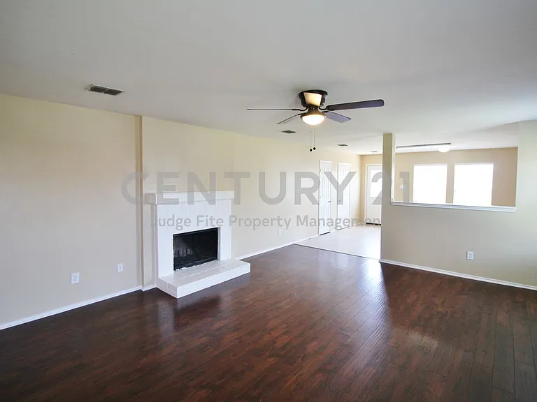 321 Briar Oaks Dr — Photo 3