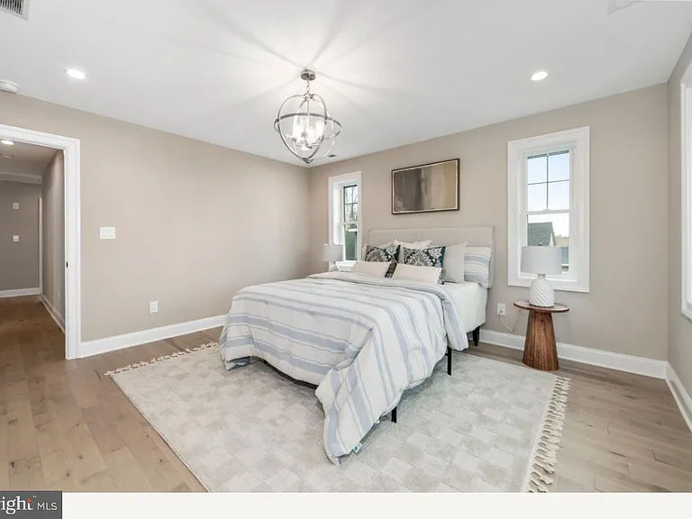 1833 W High St — Photo 24