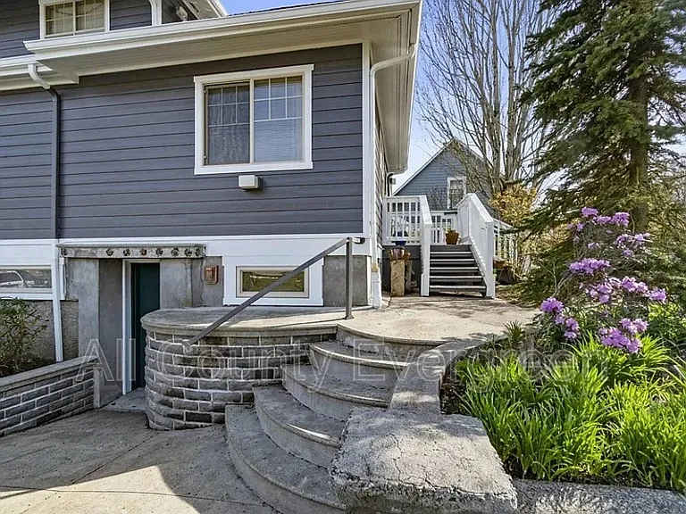 828 Broadway Ave #A — Photo 21