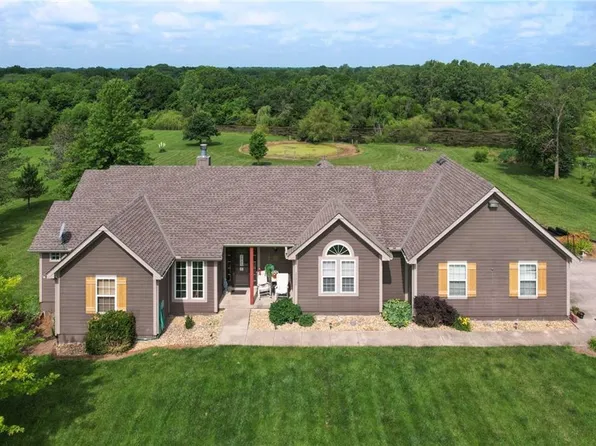 23800 S Lucille Ln, Peculiar, MO 64078