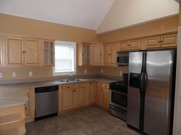 5th image of 14 Karen Ct APT 5