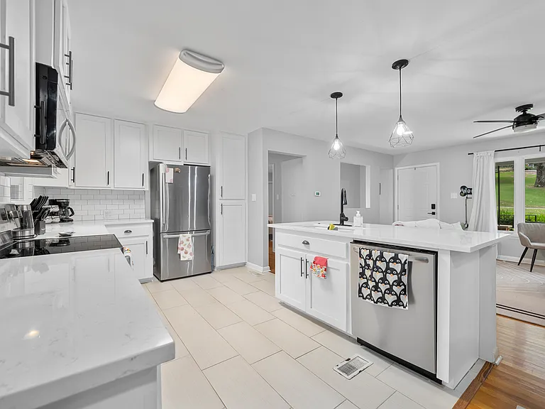 109 Valleyview St — Photo 17