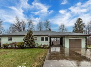 7529 Valley Circle Ln, Hamburg, NY 14075