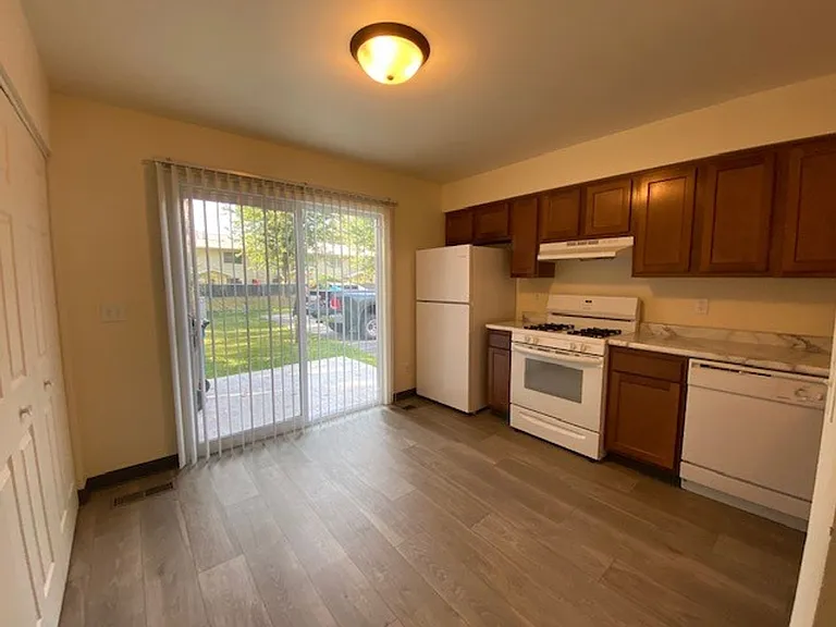 State Place Apartment Homes — Photo 105
