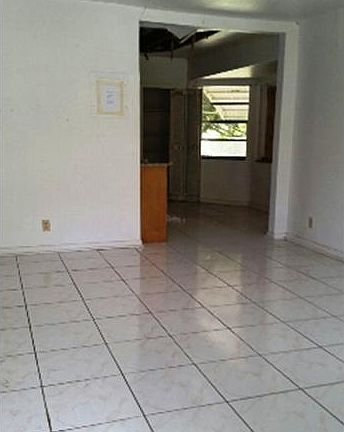 2nd image of 2842 Mayo St