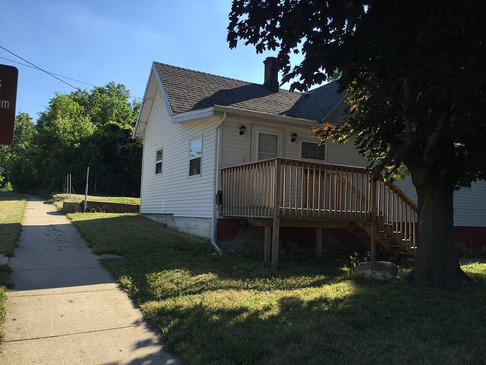 1st image of 821 S Winnebago St