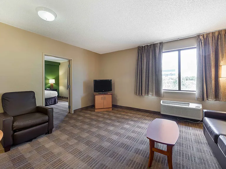 1 Bedroom Suite - 2 Full Beds