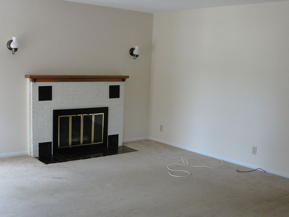 1st image of 15774 Comstock St