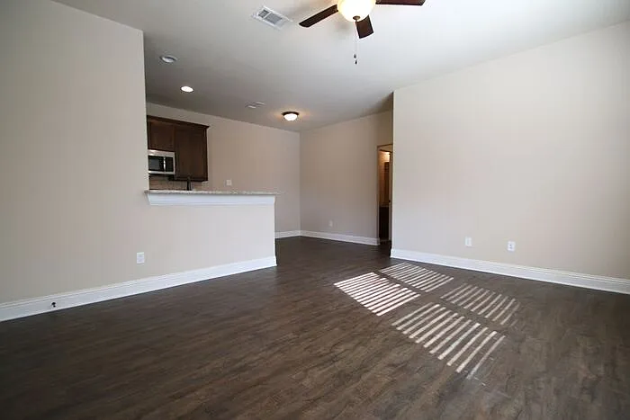 3219 Karen St — Photo 7