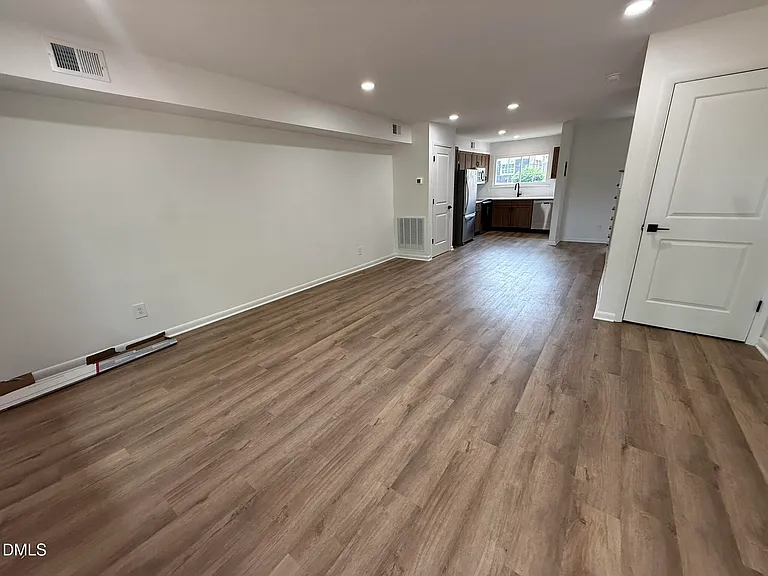 708 Hawes Ct #C — Photo 5