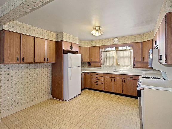 New fridge and table-space!