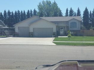 1725 Evergreen Ave SW, Minot, ND 58701