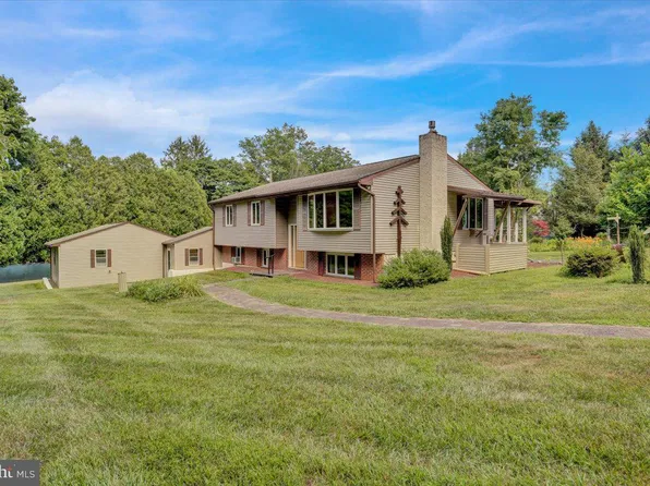 1021 Schoolhouse Rd, Pottstown, PA 19465