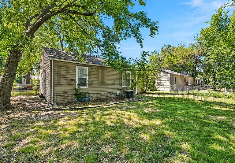 1126 S Silverdale Ct — Photo 9