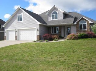 7733 7th St N, Oakdale, MN 55128