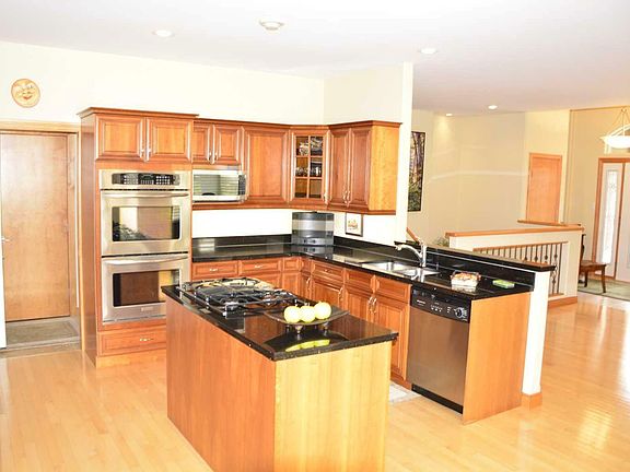 4th image of 10414 101st St