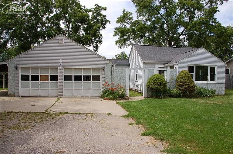 1399 Ives Ave photo 1