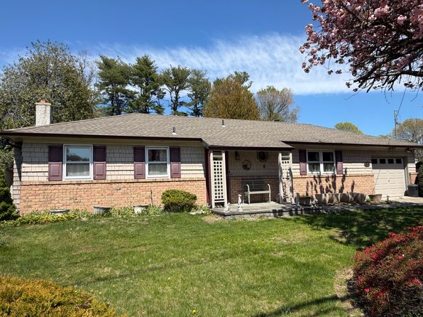 99 Convent Rd, Syosset, NY