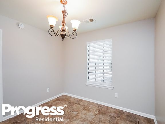 5th image of 400 Willow Ln
