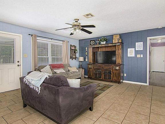 5th image of 2401 Byron Ave