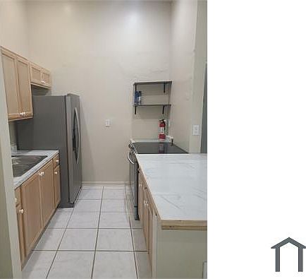 5th image of 921 NE 199th St APT 205