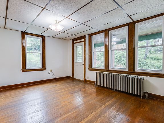 5th image of 2642 Quarry St S Floor 1