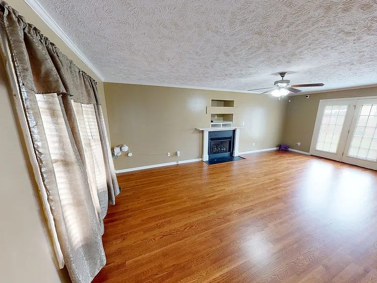 2438 Larwood Dr — Photo 8