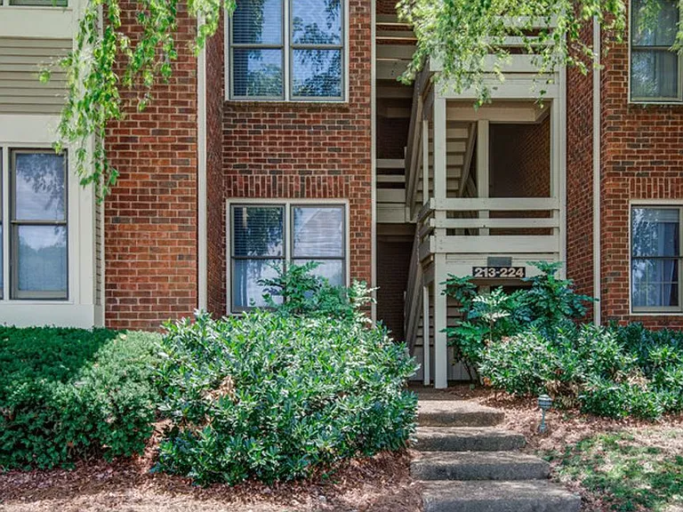 218 Boxmere Pl — Photo 4