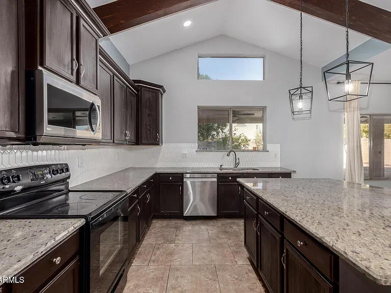 8406 W Pioneer St — Photo 13