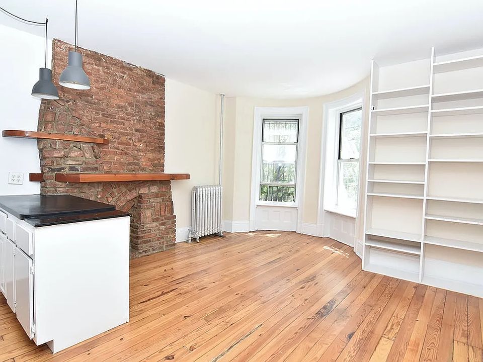 1st image of 437 1st St APT 2D