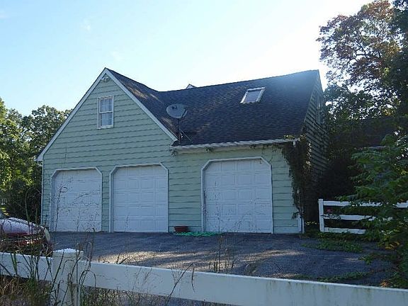 3rd image of 2735 Meadow Tree Dr