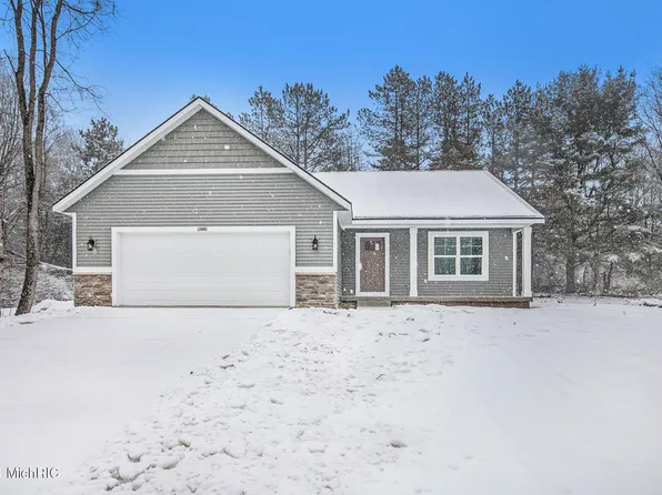 13061 Spruce Ridge Dr NE, Gowen, MI 49326