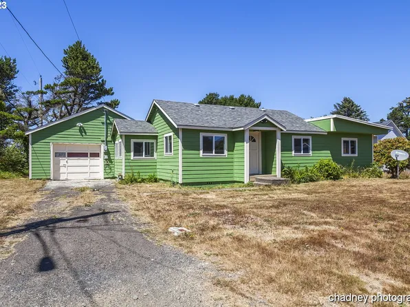 5707 NW Rhododendron St, Newport, OR 97365