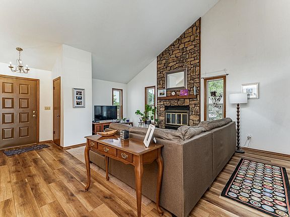 4th image of 2417 N Walden Dr APT 101