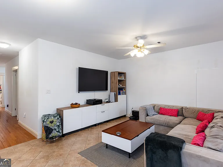 1698 Temple Ave — Photo 27