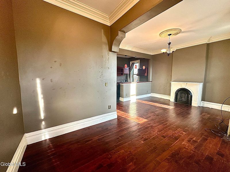 4th image of 385 Washington Avenue