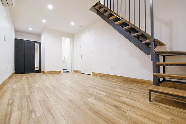 Rented by ERNY LLC | media 10