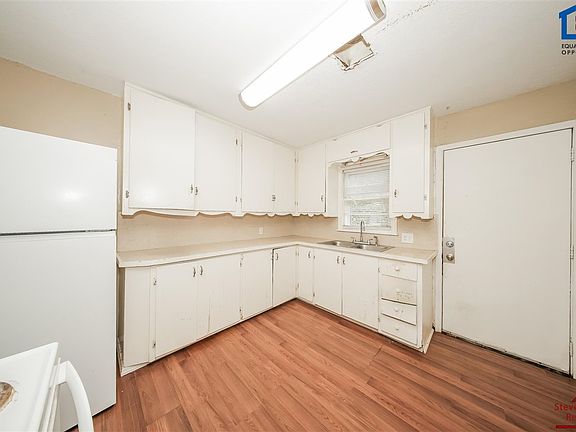 4th image of 2208 NW 19th St