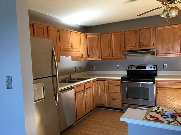 3rd image of 904 Goose Meadow Dr #Townhouse