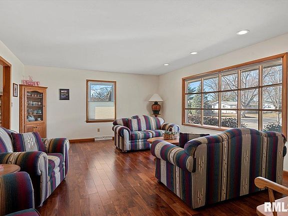 3rd image of 107 Collier Dr