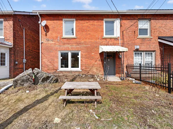 121 Stephen St, Kingston, ON K7K 2C6