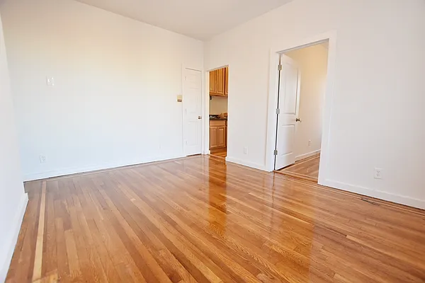 Rented by Dakis Group LLC | media 8