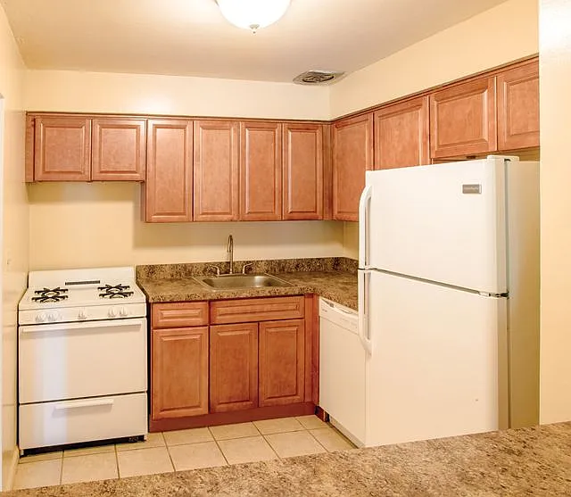 Valley Manor Apartments — Photo 6