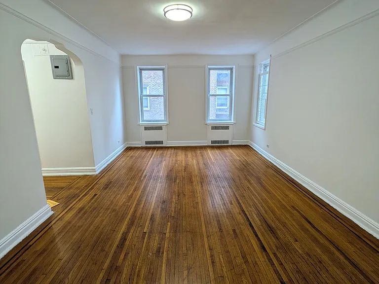 41-21 42nd St #3R — Photo 1