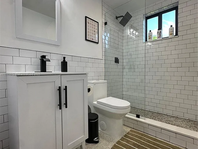 190 NW 69th St #7 — Photo 5