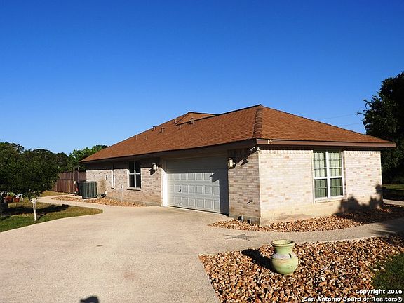 4th image of 187 Whispering Oak Ln