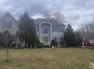 1 Buckingham Ct, Monroe Township, NJ 08831