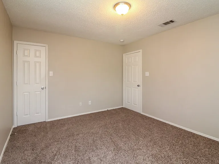 317 Pebblebrook Ln — Photo 13