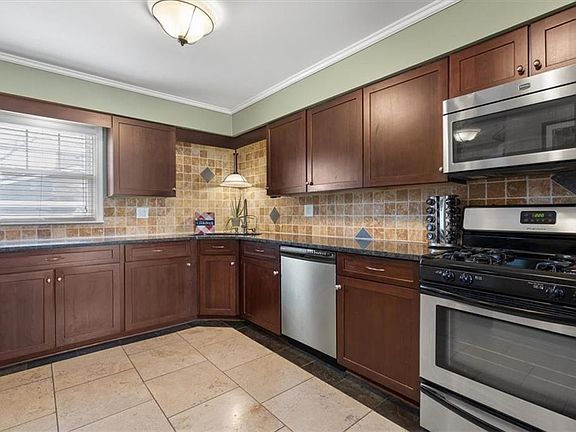 3rd image of 609 W 74th St