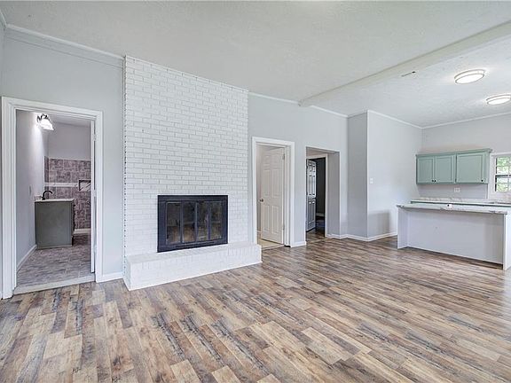 3rd image of 306 Cave Spring St SW